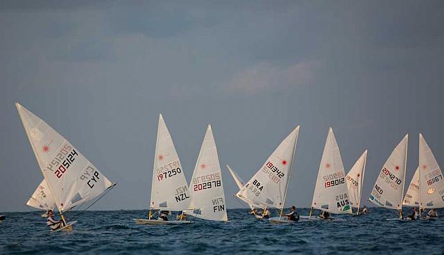 131122 LaserWorldsStn 062fb